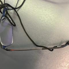 Gafas de lectura met koord, segundo informou Eindhoven Airport usando iLost