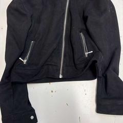 Jacket zwart, as reported by Avonturenpark Hellendoorn using iLost