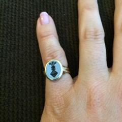 dames zegelring, 3 kleuren goud, lichtblauwe steen met familiewapen