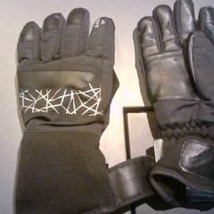 Kesztyű zwart, amint azt SnowWorld Landgraaf az iLost segítségével jelentette.