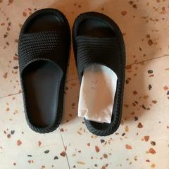 Sapato, como reportado por MEININGER Hotel Köln West utilizando o iLost