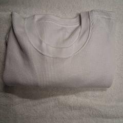 T-shirt, ha sido reportado por Grand Hotel Amrâth Amsterdam con iLost