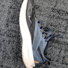 Sapatos, como reportado por Connexxion Amstelland-Meerlanden Schiphol Noord utilizando o iLost