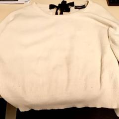 Beige trui, iLost를 사용하여 Mövenpick Hotel Amsterdam City Centre에 보고됨