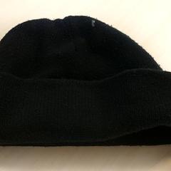 Vestiario - Muts zwart, come riportato da Centraal magazijn utilizzando iLost