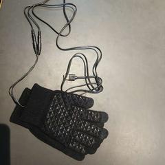 Taška heating gloves, jak nahlášeno Conscious Hotel Westerpark pomocí iLost