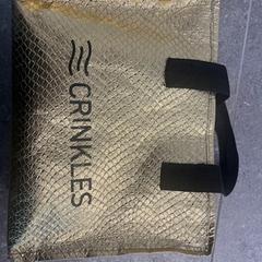 Shoppingtas Goud, zwart, merk Crinkles, amint azt Centraal magazijn az iLost segítségével jelentette.