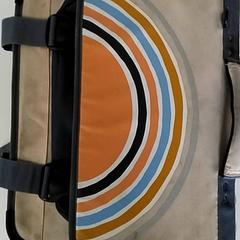 Poltsa Boekentas, gisa salatu by Regio Antwerpen - Brussel iLost erabiliz