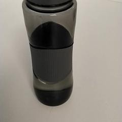 زجاجة الشرب، كما تم الإبلاغ عنه بواسطة Centraal magazijn عبر iLost