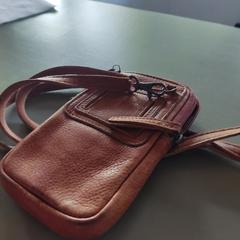 Mobiele met tasje en sleutel., come riportato a iLost