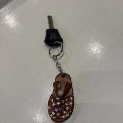 Fiets sleutel met Ibiza slipper, segundo informou a iLost