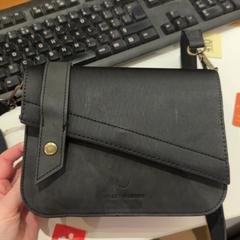 Väska, rapporterat av Pathé de Kuip med iLost