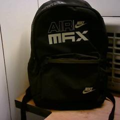 Rucksack, gemeldet von Bobbejaanland über iLost