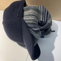 캡 Met sjaal, iLost를 사용하여 IKEA Groningen에 보고됨