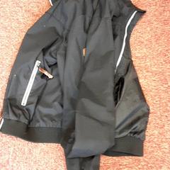 ジャケット Zwart がiLostで Arriva West-Brabant によって報告されました