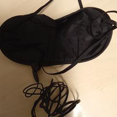 Sleeping mask  Black, como reportado por Mövenpick Hotel Amsterdam City Centre utilizando o iLost