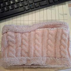 Cachecou enfant rose, segons ha informat IKEA Rouen Tourville-La-Rivière mitjançant iLost