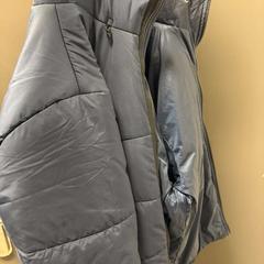 السترة donker blauw، كما تم الإبلاغ عنه بواسطة Padualaan 99 عبر iLost