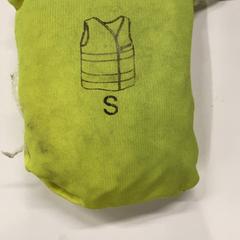 イエローベスト, como reportado por IKEA横浜 utilizando o iLost