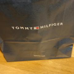 Purchase tommy hilfiger kids, zgłoszono przez Designer Outlet Roermond przy użyciu iLost