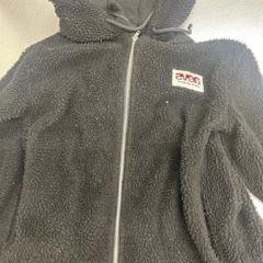 Svart tröja svart fleece, rapporterat av IKEA Jönköping med iLost