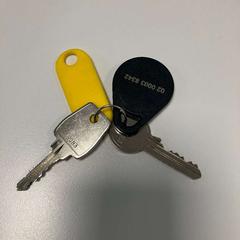 Klíčenka met gele sleutelhanger, jak nahlášeno Gemeente Ede pomocí iLost