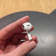 Øretelefon, som rapportert av IKEA Brno ved bruk av iLost