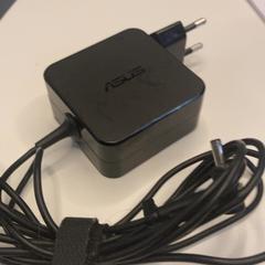Laptop charger Zwart, as reported by UMC Utrecht using iLost