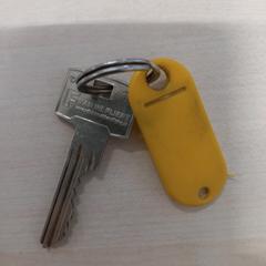 Huissleutel met geel label, amint azt az iLostnak jelentették.