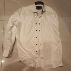 Camisa, segons ha informat Van der Valk Hotel Gorinchem mitjançant iLost