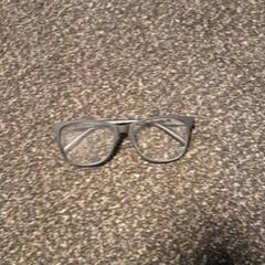 Gafas, ha sido reportado por Van der Valk Hotel Tiel con iLost