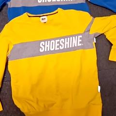 Koszule Blauw en geel, zgłoszono przez Mövenpick Hotel Amsterdam City Centre przy użyciu iLost