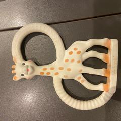 Toy white and yellow, zgłoszono przez MEININGER Hotel Lyon Centre Berthelot przy użyciu iLost