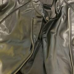 Chaqueta, segundo informou Sheraton Brussels Airport Hotel usando iLost