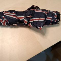 Dáždnik, ako bolo nahlásené IKEA Paris - Italie Deux pomocou iLost