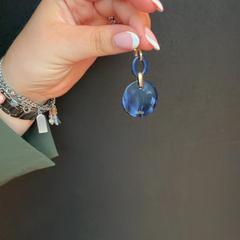 Náušnice donker blauw met goud, jak nahlášeno Van der Valk Hotel Woerden pomocí iLost