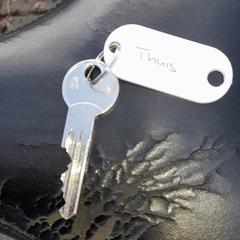 Huissleutel met wit label, jak bylo nahlášeno na iLost