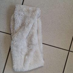 Kabelka na krk BLANC, jak nahlášeno ilévia pomocí iLost