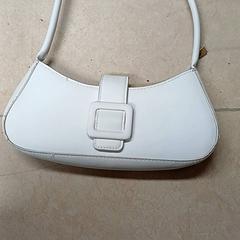 Handbag, as reported by Qbuzz GD Groningen Peizerweg using iLost