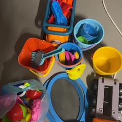 Kids playing toys, zgłoszono przez Silver Sands Beach przy użyciu iLost