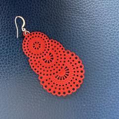 Grote rode oorbel an iLost gemeldet