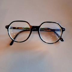 Óculos, como reportado por Familiepark Drievliet utilizando o iLost