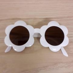 Des lunettes de soleil Wit, a été signalé par IKEA Breda utilisant iLost