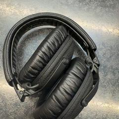 سماعات الرأس، كما تم الإبلاغ عنه بواسطة Rotterdam The Hague Airport عبر iLost