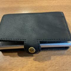 Korthållare Naoufal, rapporterat av Gemeente Amsterdam - Bureau Gevonden Voorwerpen med iLost