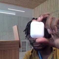 Apple earpods basic airpods: white, plastic, rapporterat av Vrije Universiteit Brussel (VUB) med iLost