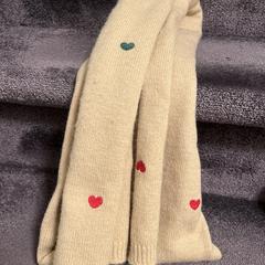 Beige Scarf with hearts, come riportato a iLost