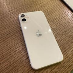 White iPhone, as reported by MEININGER Hotel Berlin East Side Gallary using iLost