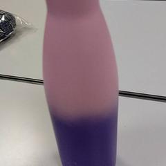 İLost kullanarak Vrije Universiteit Amsterdam tarafından bildirildiği gibi Içki şişesi Roze + paars