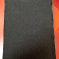 Ordenagailu eramangarriaren estalkia & Koadernoa, gisa salatu by UvA REC iLost erabiliz